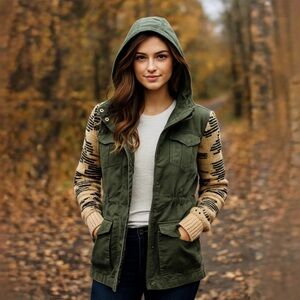 Hive & Honey army green utility style sweater sleeve jacket ❤️